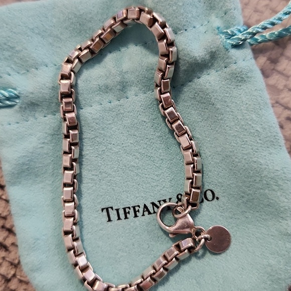Auth. Tiffany and Co. Venetian Link Bracelet in Silver Size medium or 7.5" - Picture 5 of 6